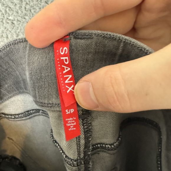 SPANX Jeans Womens S Gray Distressed Denim Pull On Skinny Raw Hem - Picture 8 of 9